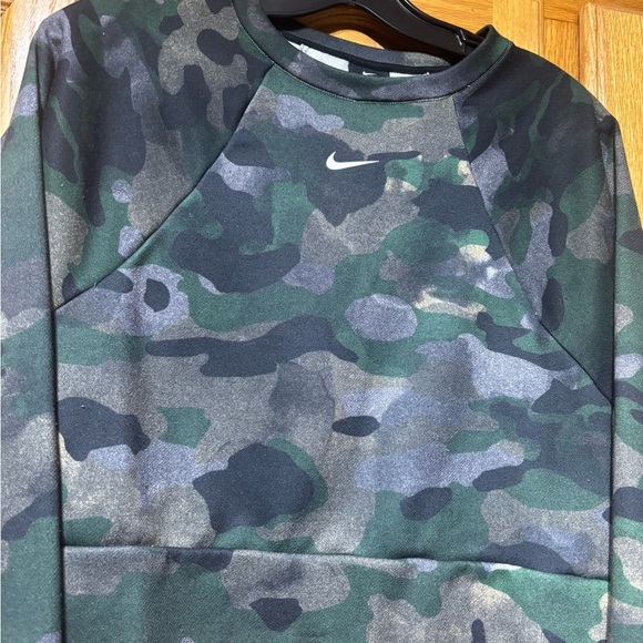 Nike Dri Fit Center Swoosh Women's Cropped Camouflage Camo Sweatshirt XS - Picture 2 of 5